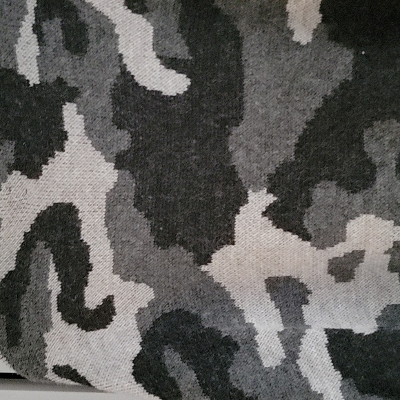 Lucky Brand Camo Sweater - Picture 3 of 5